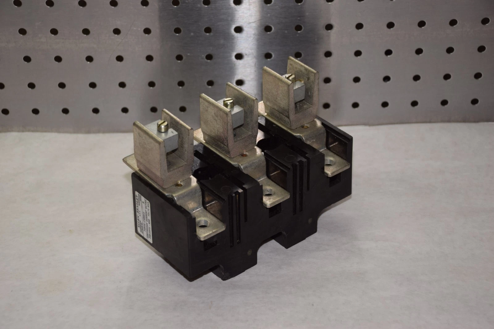 ALLEN BRADLEY 1494V-FSR622 SERIES B 200A 600V FUSE BLOCK NEW
