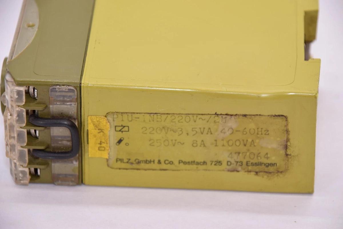 Used PILZ P1U-1NB/220V~/2U 250V 8A 1100Va 40-60Hz Safety Relay
