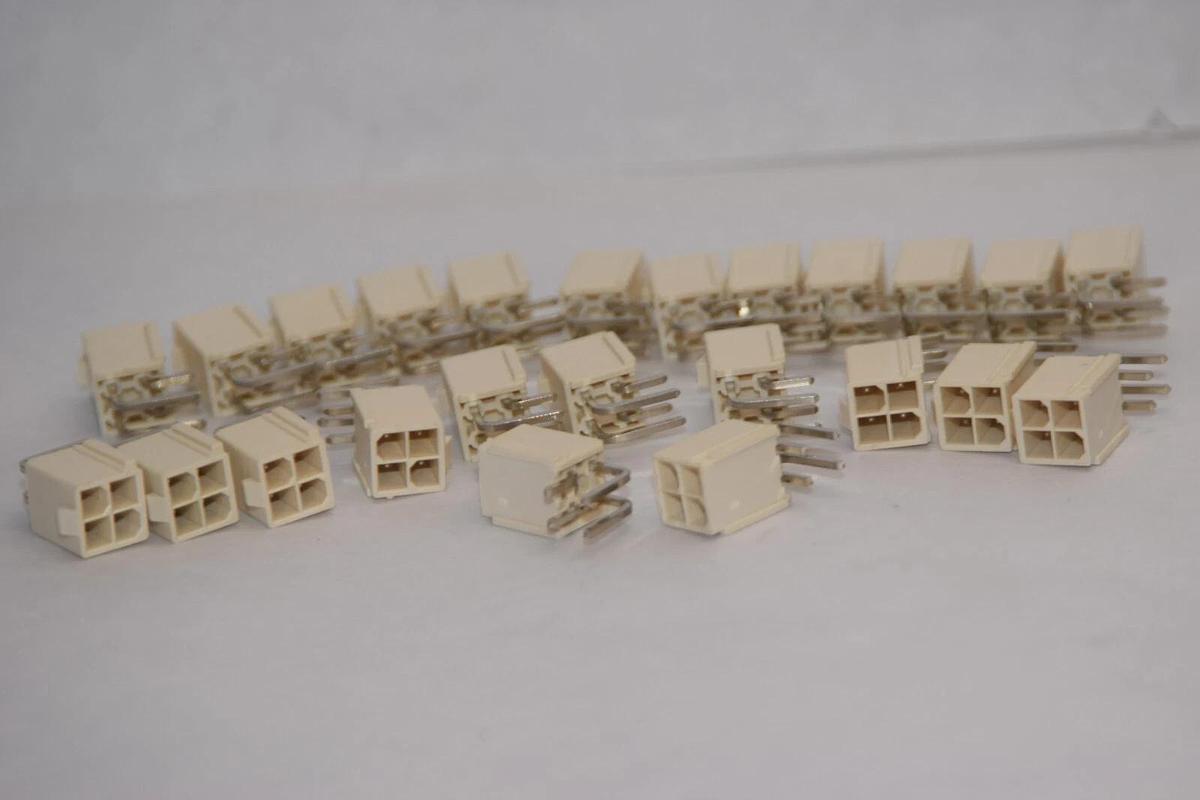 (NEW - 24) E90-0001881808 Conn Connector Minifit Header RA 4-PIN 5.5mm 2 Row