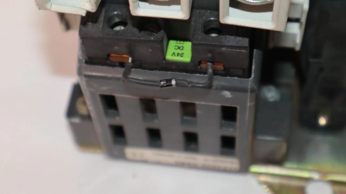 Used Siemens Reversing Starter Contactor CRL0F4622  24vdc Coil (Damaged)