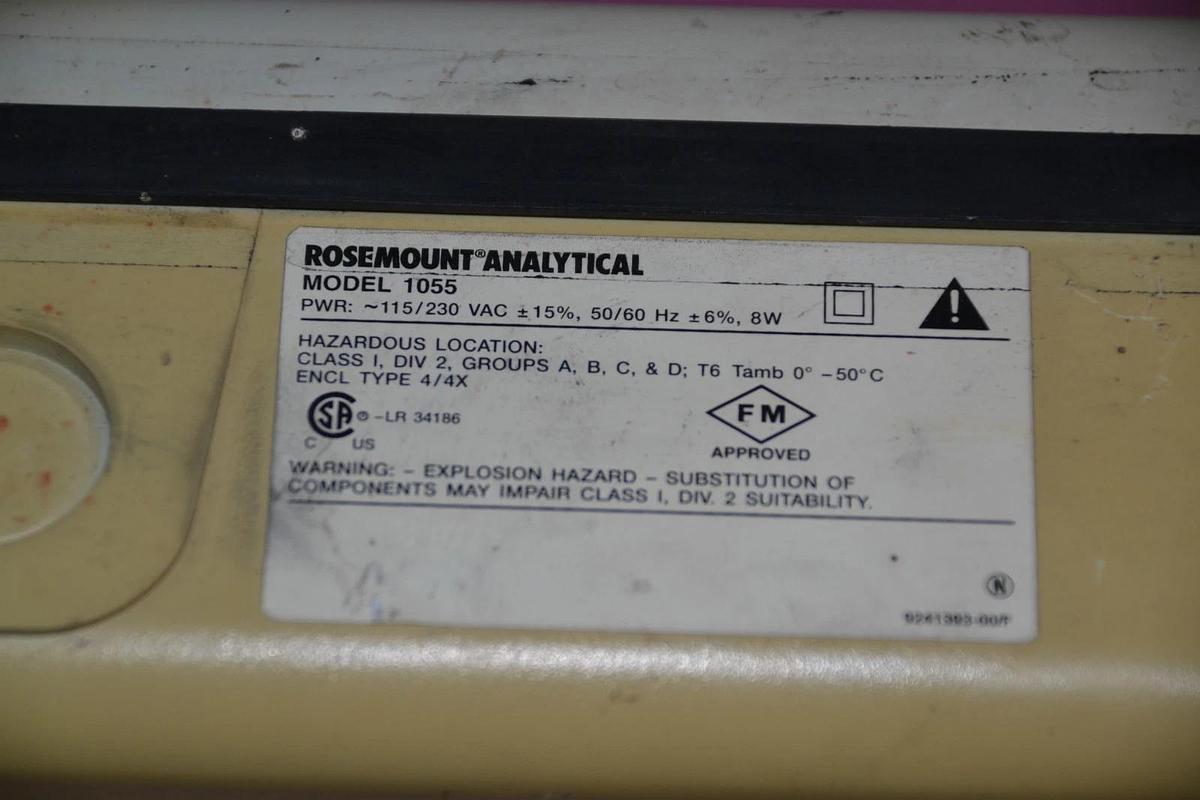 Used ROSEMOUNT ANALYTICAL SOLU COMP II 1055-01-11-S1-DM 1055 01 11 S1 DM 10550111S1DM