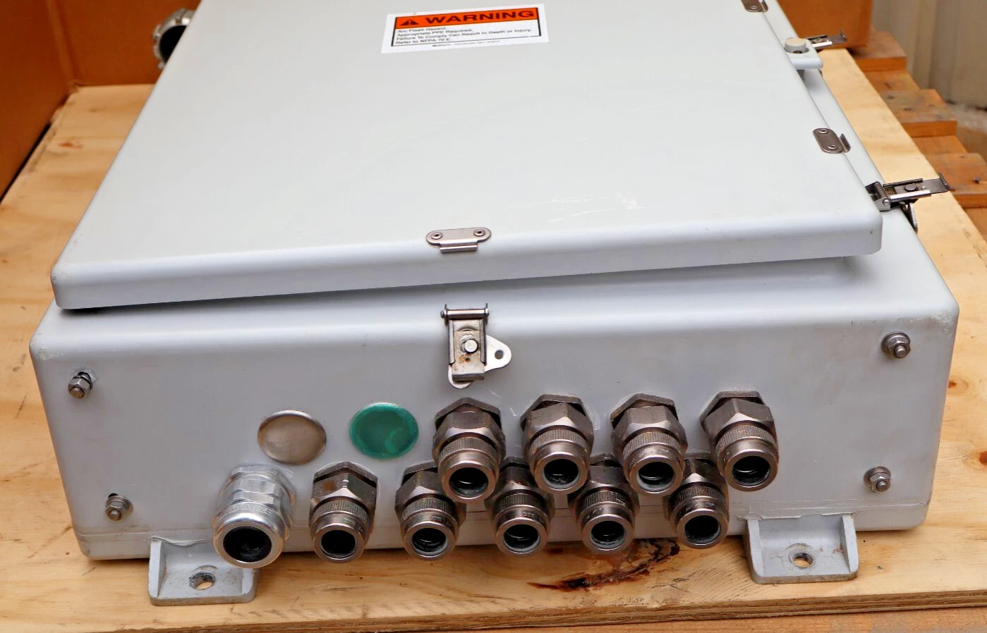 Used Cutler-Hammer Panelboard Pow-R-Line PRL1a 1ph 100a in Stahlin N30206HWT Enclosur