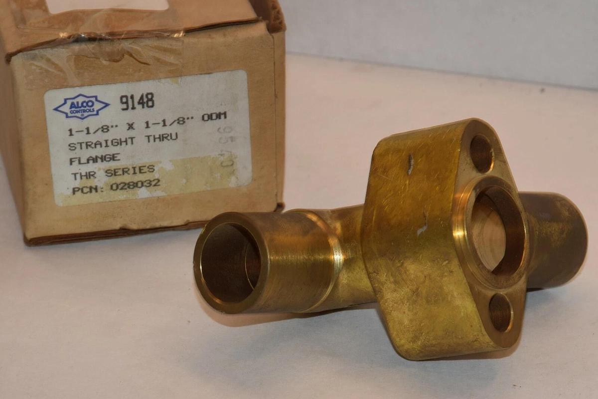 NEW ALCO 9148 028032 1-1/8" x 1-1/8" STRAIGHT THRU FLANGE BODY