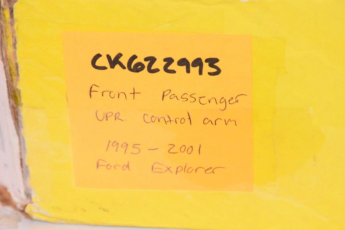 (NEW) MOOG CK622993 Font Passenger UPR. Control Arm For 95-01 Ford Explorer