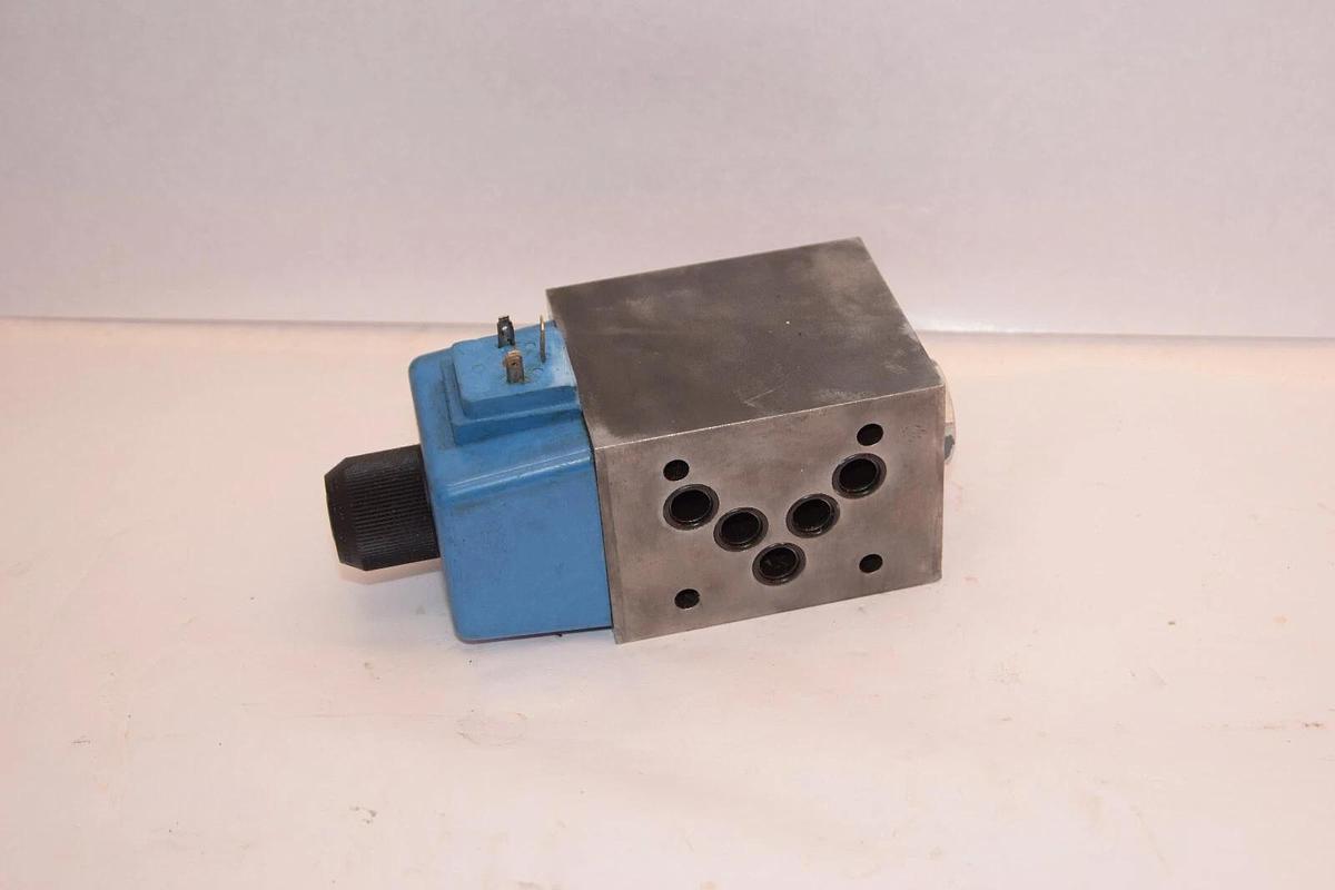(NEW) VICKERS SPERRY DG4V 5 2A MUA 6 20 DG4V52AMUA620 Directional Control Valve