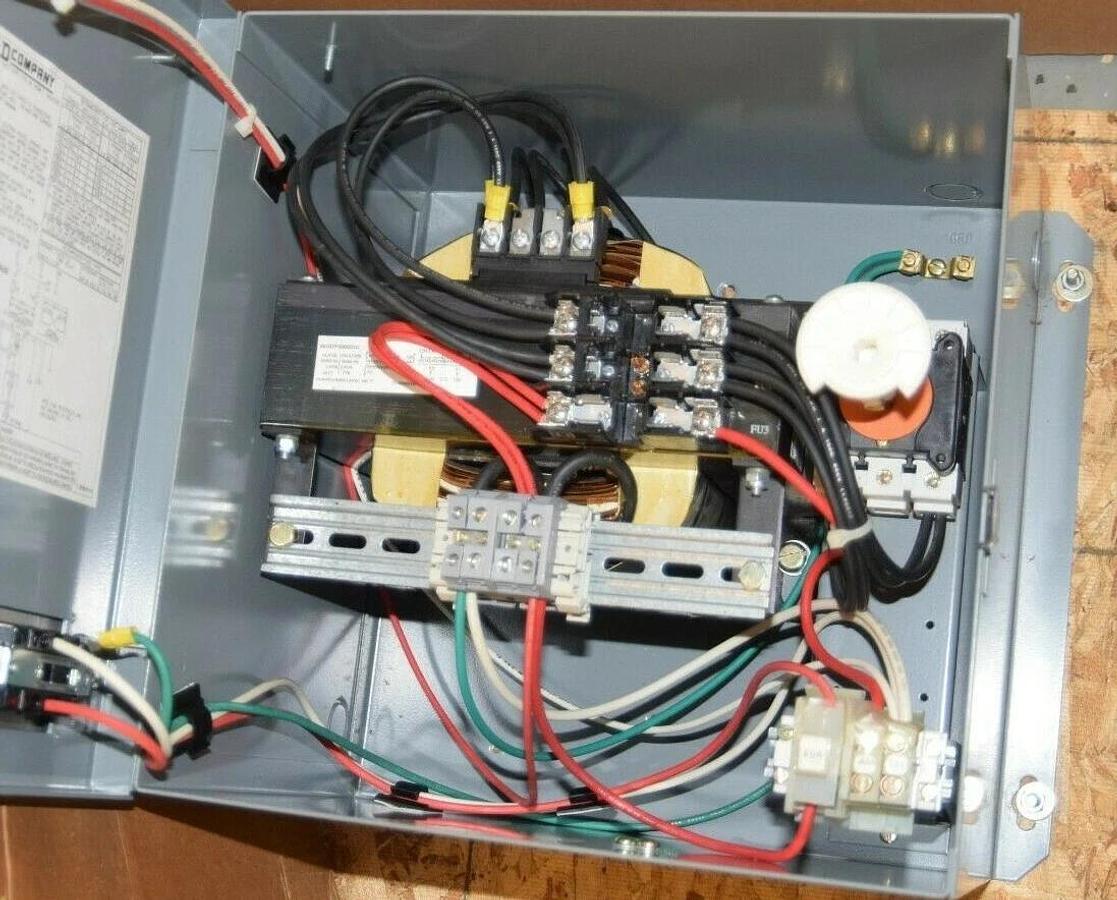 (NEW) SQUARE D 9070SKG3000G2 Ser A 600Vac 50/60Hz Transformer Disconnect