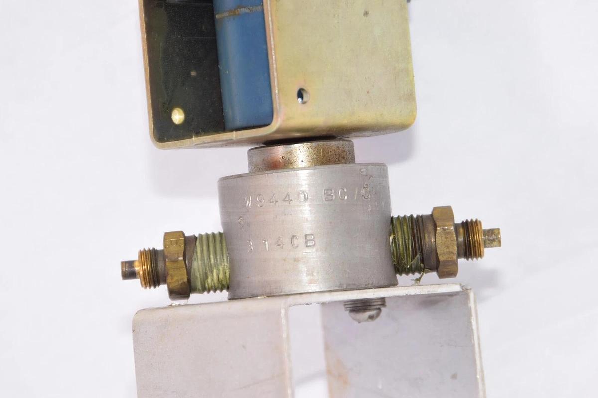 Used DAYTON 3A440 Operating Valve With W9440 BC/C 314CB X-13551-72 Coil 120V