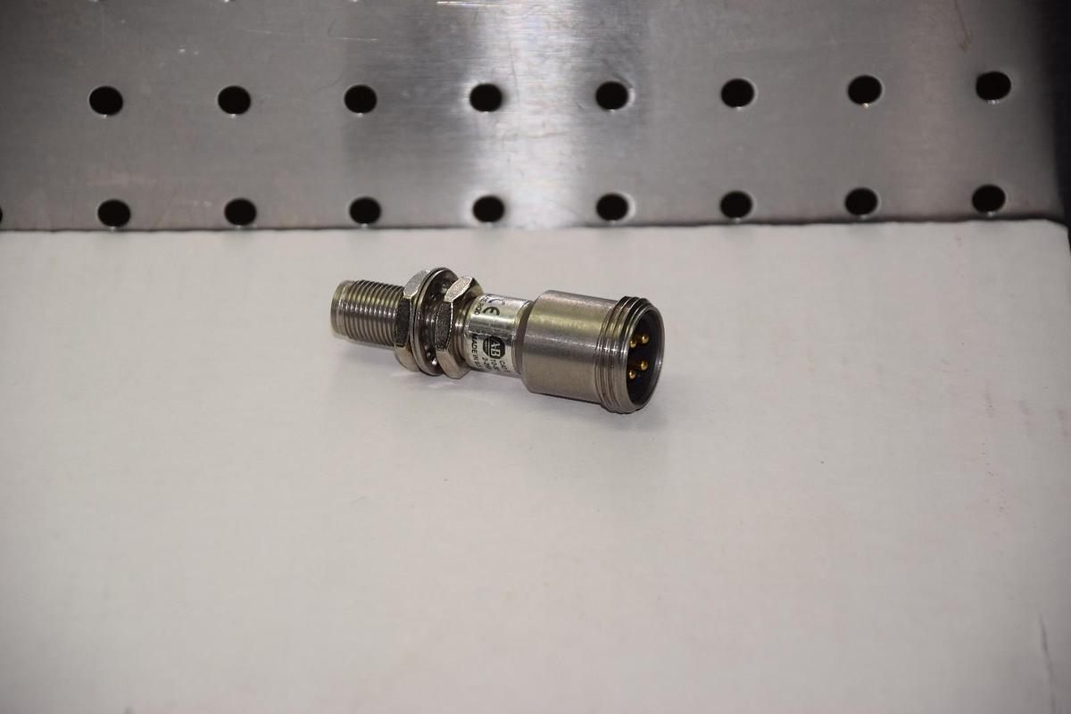 ALLEN BRADLEY 871TM-DH2NE12-N4 PROXIMITY SWITCH NEW