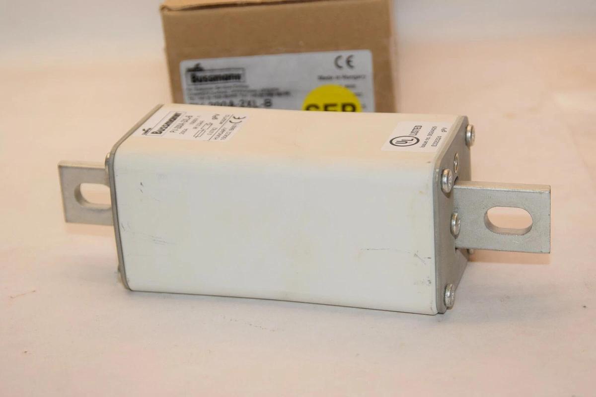 (NEW) BUSSMANN PV-200A-2XL-B 200A 1000V 33kA Bolt-In Fuse