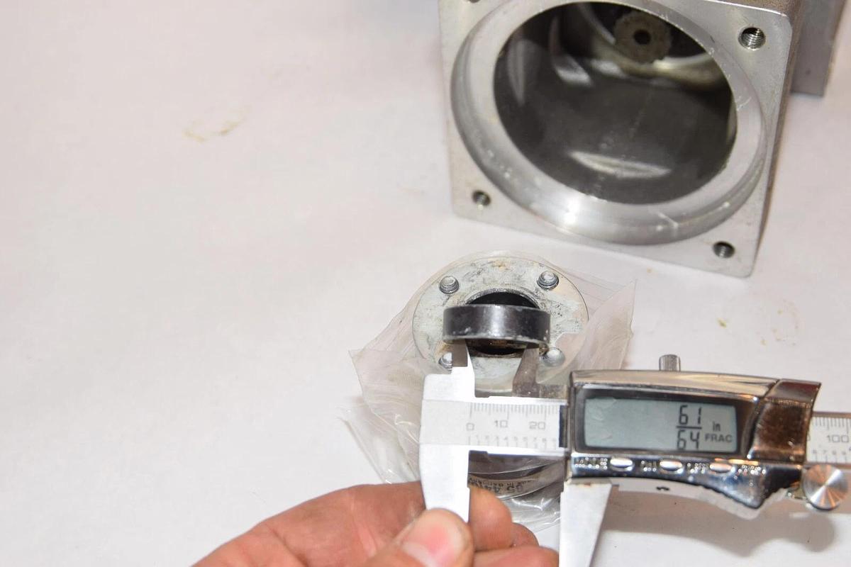 Used ATLANTA 58 84 509 635kw 4000U/min Gear Reducer *Chipped*