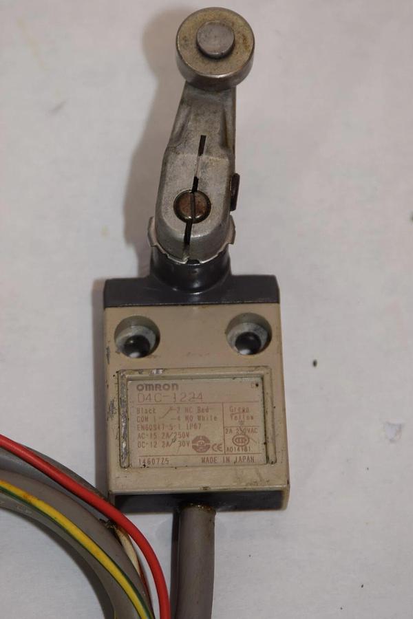 Used OMRON D4C-1224 2A / 250V 2A / 30V Limit Switch