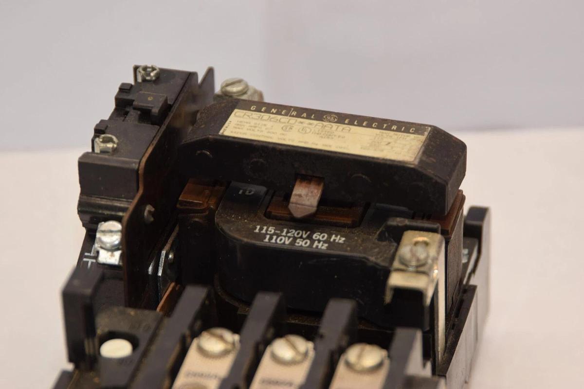 Used GE GENERAL ELECTRIC CR306C0**AATA Size 1 Starter 120V Coil CR324C310F9X Relay