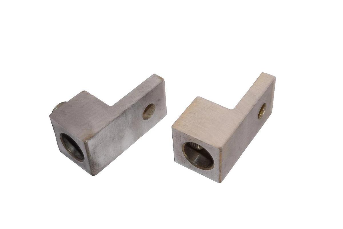 Used DCCC-420 DA-600 600MCM-2 CU-AL Mechanical Lugs (Lot of 2)