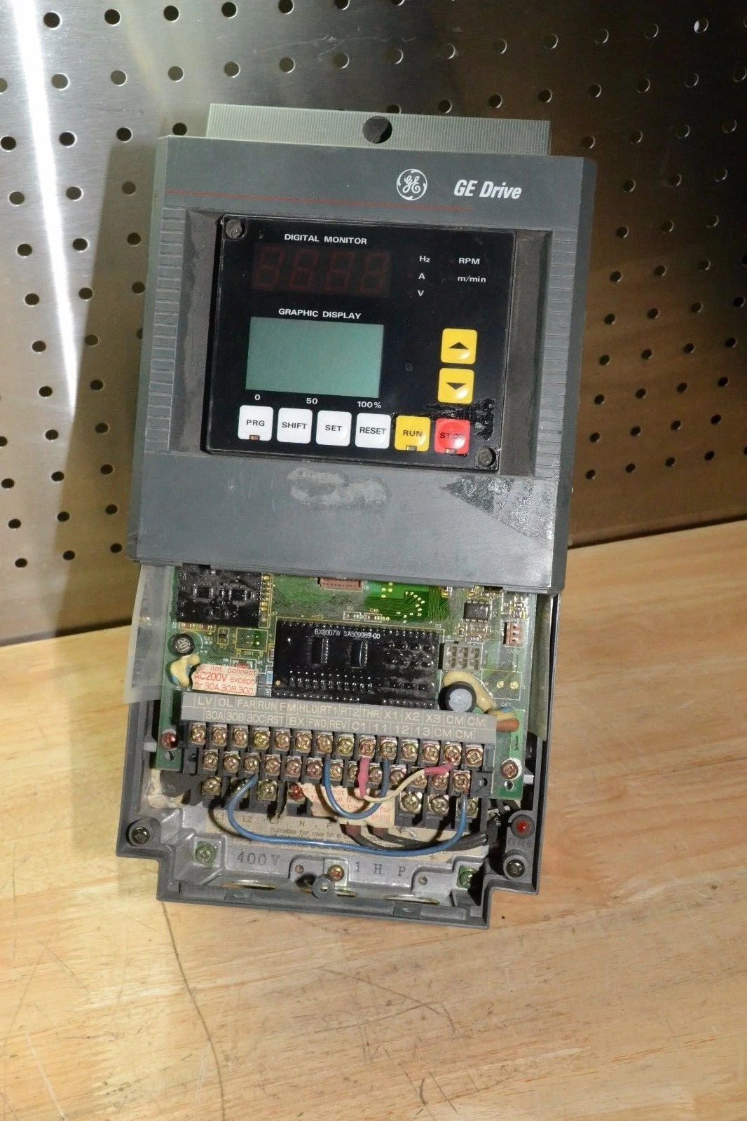 Used GE AF 300B DRIVE 6VAF343001 B A2 1HP OUTPUT 460V 2.5AMPS 3 PH 6VAF343001B A2
