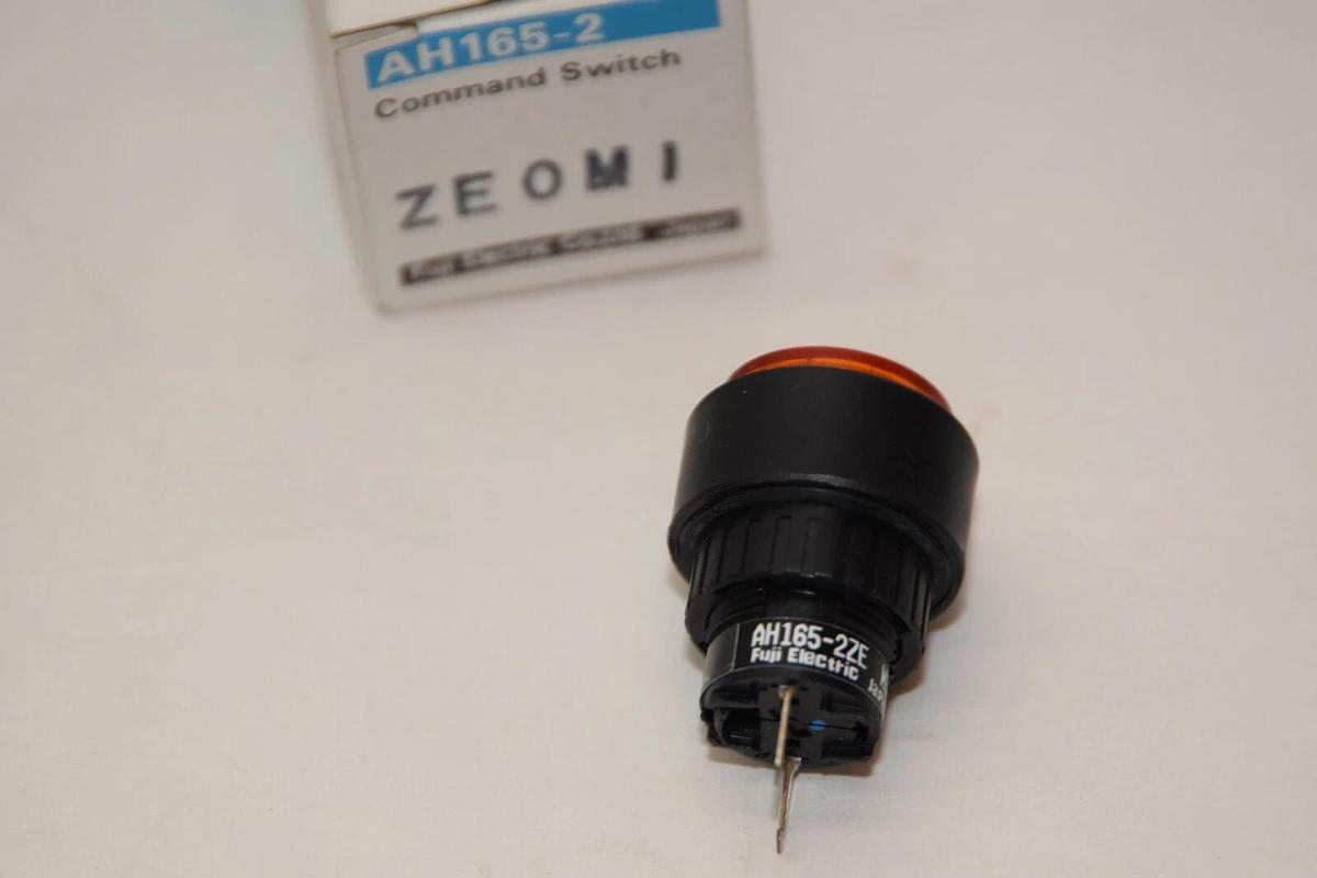FUJI ELECTRIC AH165-2 AH165-2ZE ZE0MI Orange Push Button Command Switch (NEW)