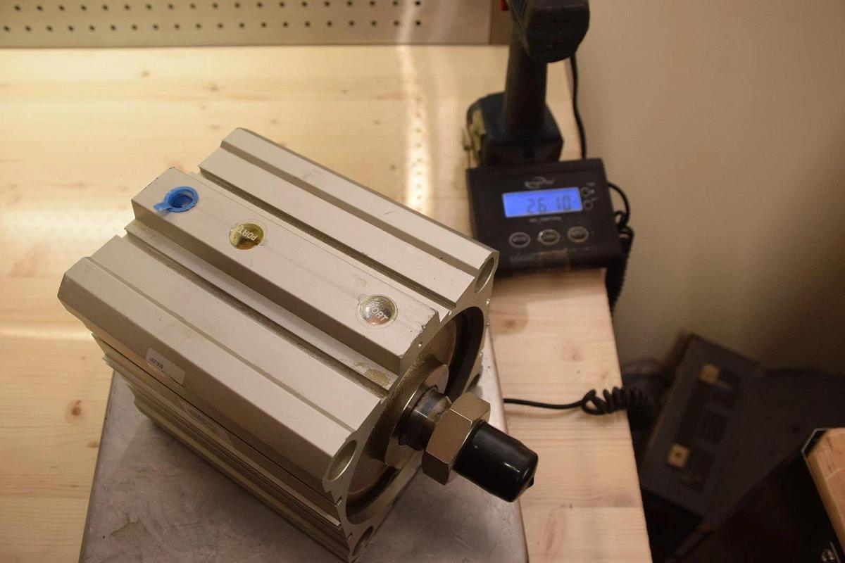 SMC PNUMATIC AIR CYLINDER US27839 US27839 max psi 145 NEW