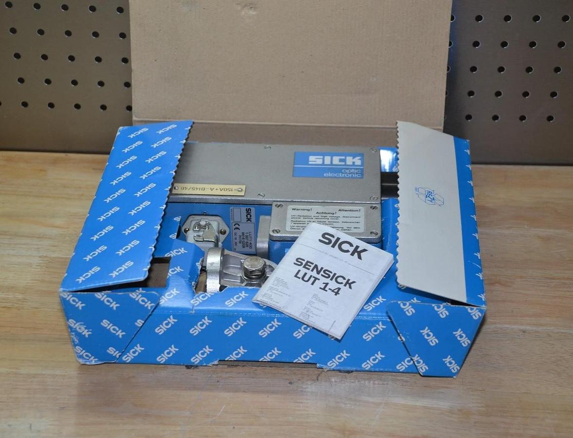SICK OPTIC ELECTRONIC LUT1-400 Luminescence Sensor  LUT1400 *New*