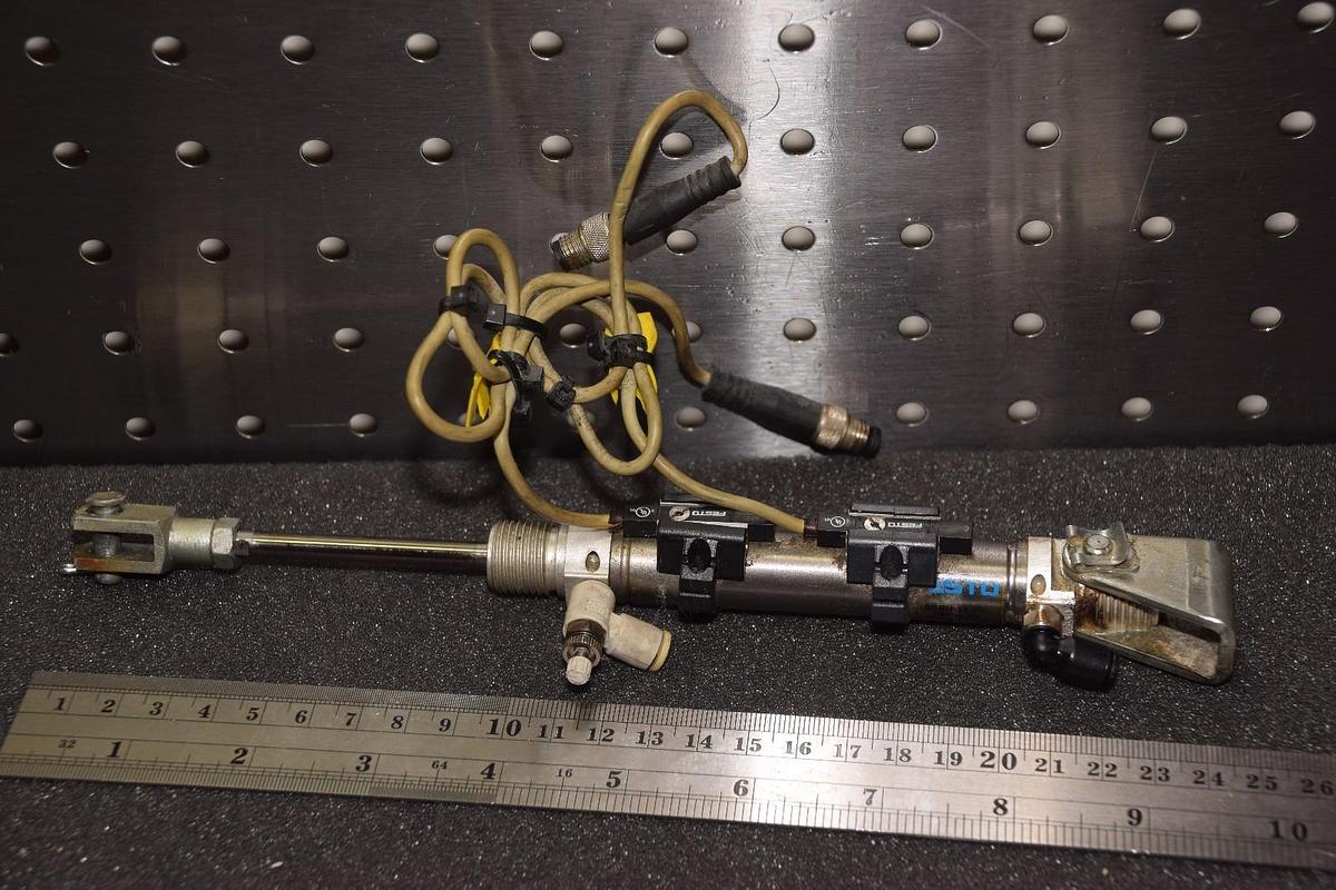 Used FESTO DSNU-15-50-PPV-A-S6 DSNU1550PPVAS6 193989 A408 10 BAR PNEUMATIC CYLINDER