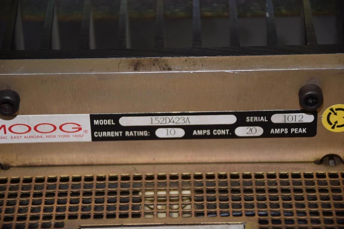Used Moog Servo Motor Control Drive 152D423A