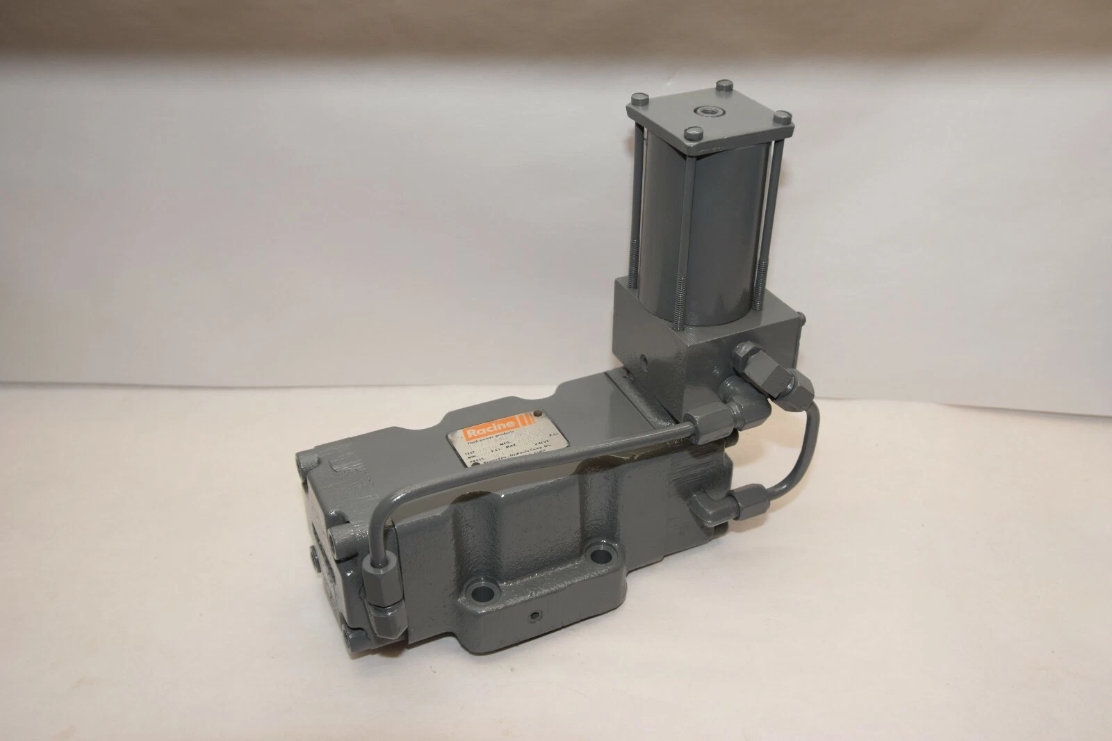Used Racine FE1-EAAH-S06S-05 3000PSI Pressure Electrical servo Valve FE1 EAAH S06S 05
