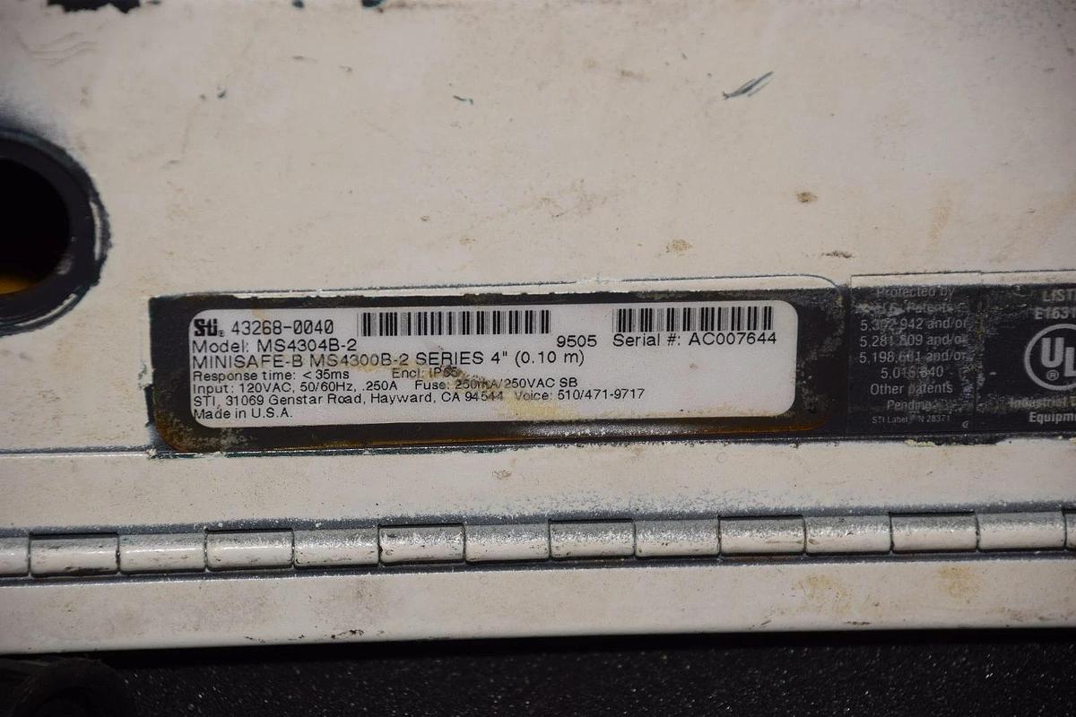 Used STI MiniSafe MS4300B-2 Light Curtain Controller MS4304B-2 43268-0040