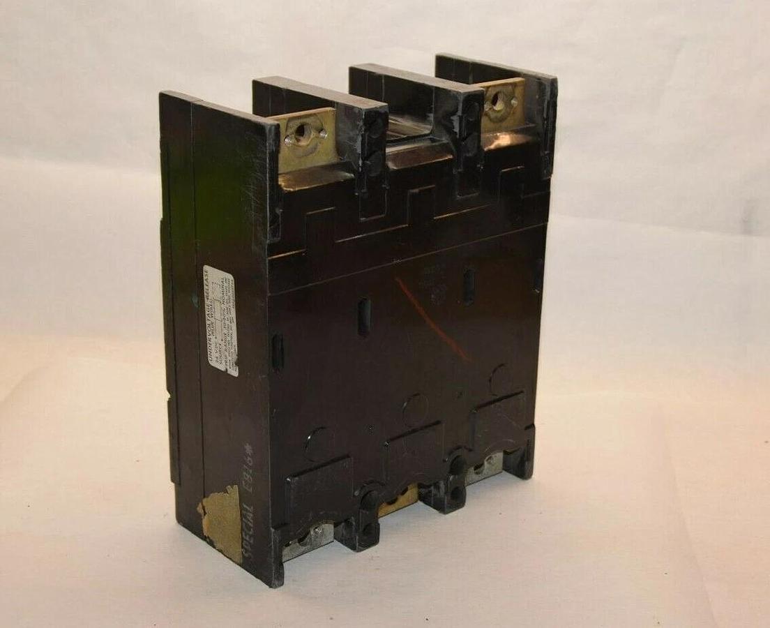 Used GENERAL ELECTRIC TJJ426Y400 250Vdc 400A 600Vac 2 Pole Circuit Breaker