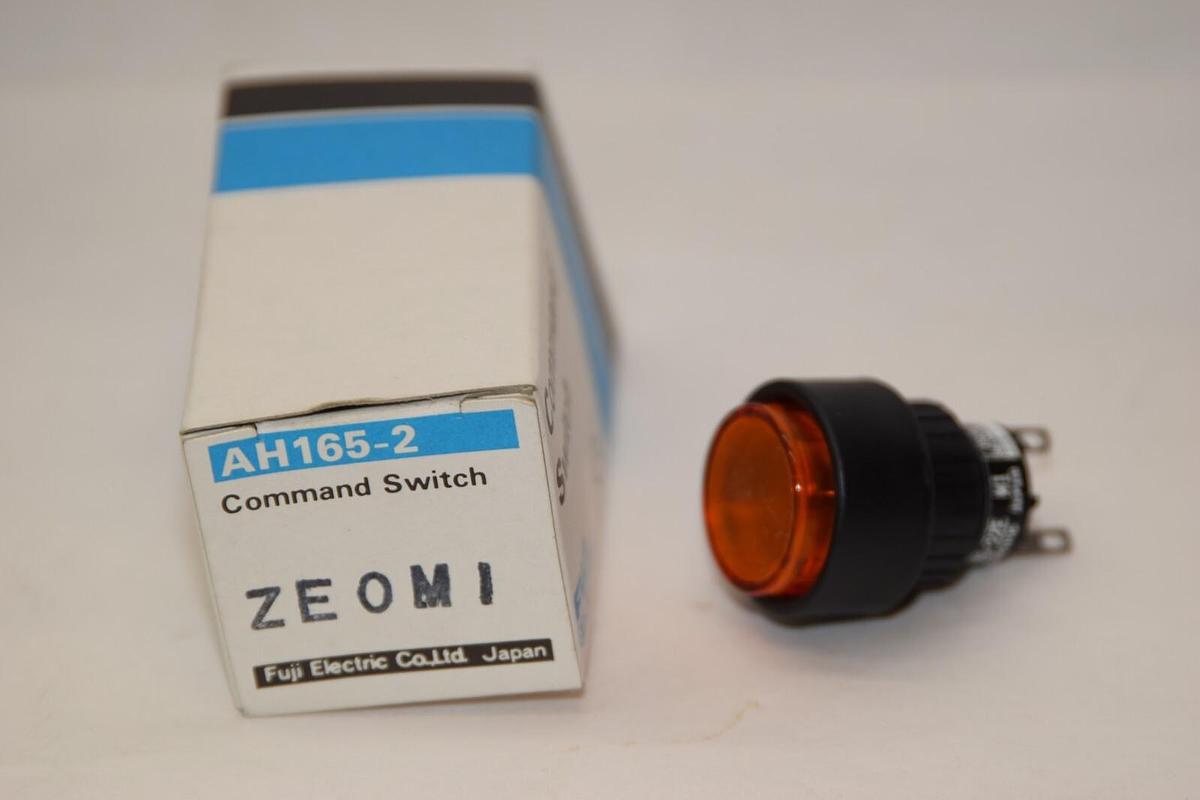 FUJI ELECTRIC AH165-2 AH165-2ZE ZE0MI Orange Push Button Command Switch (NEW)