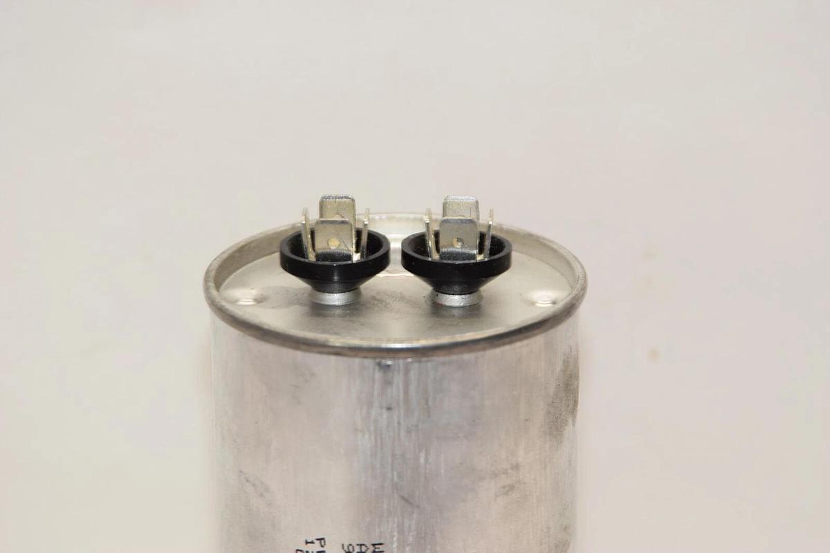 Used AEROVOX Z26P3190M 12-810097-00 90uF 310V +/-6% 50/60Hz Capacitor