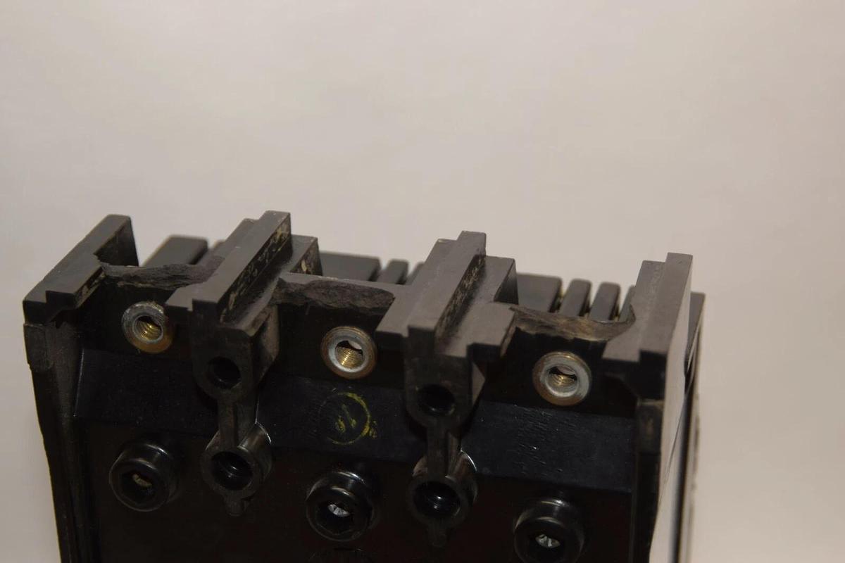 Used ITE TYPE ET 600Vac Frame 100 70A 70 Amp A 3 Pole Circuit Breaker