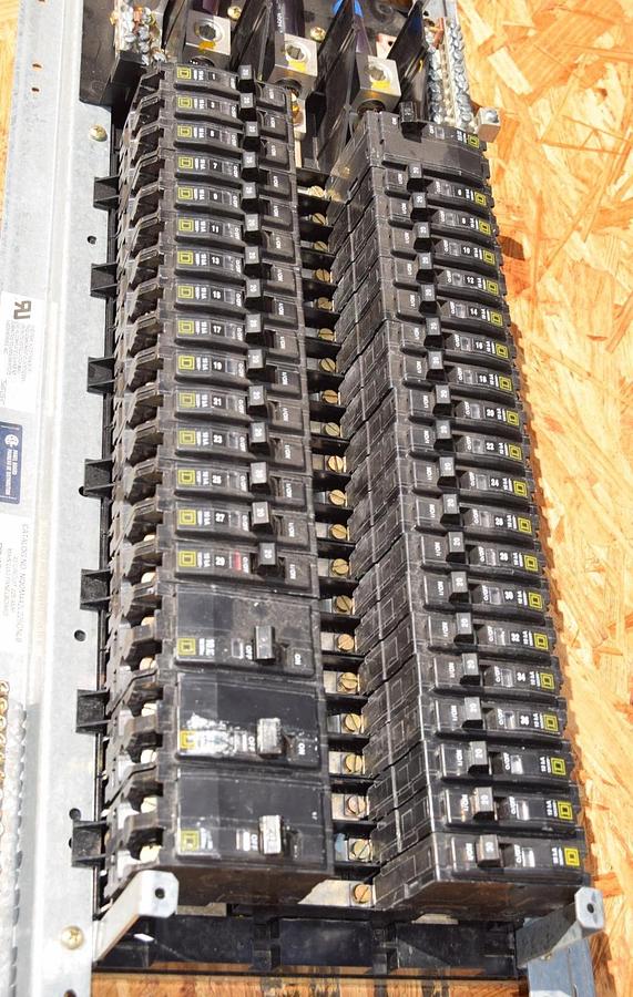 Used Square D 42 Circ 225A Main Lug Panelboard Interior NQOM442L225CNLB 20a 30a 3ph