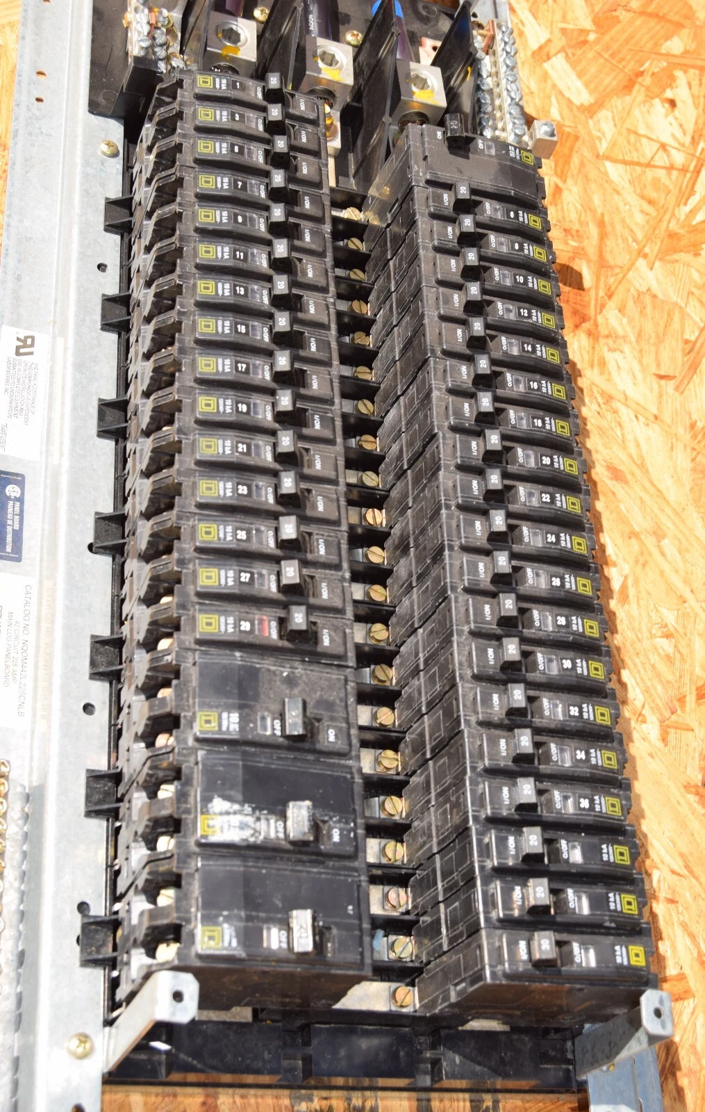 Used Square D 42 Circ 225A Main Lug Panelboard Interior NQOM442L225CNLB 20a 30a 3ph