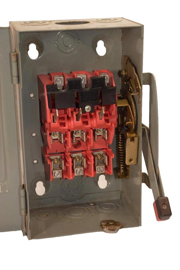Used SQUARE D Fusible Safety Switch H-321 H321 Ser E1 30 Amp 30A Type 1 3ph 240v