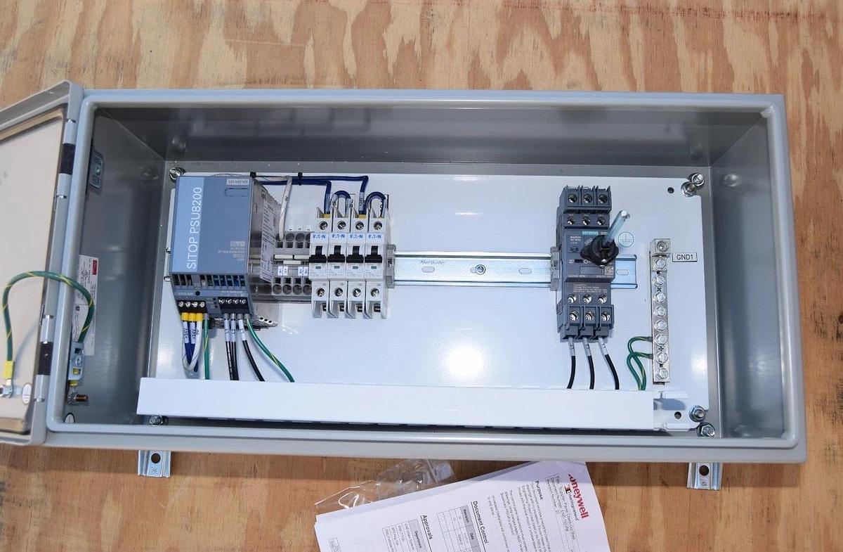 HOFFMAN CSD12248 Enclosure w/ 24v Power Supply 20A Disconnect 480v 3RV2711-1DD10