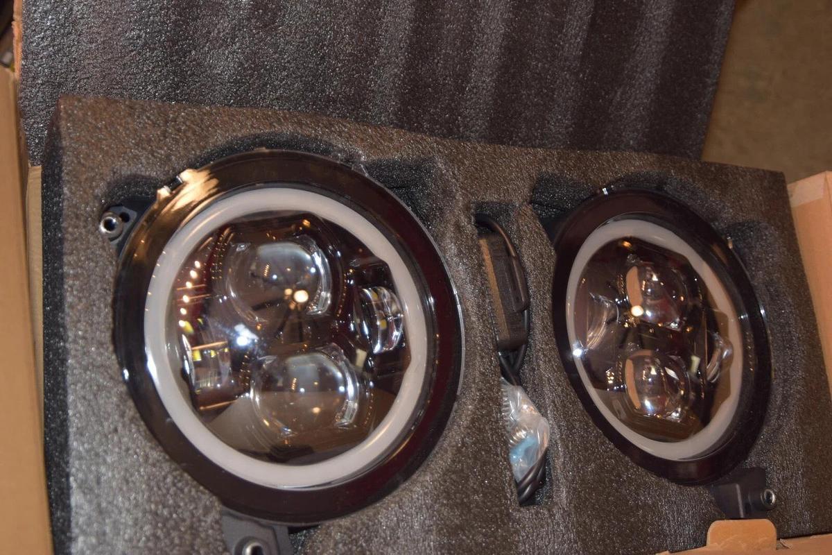 Used WOLUEN 9" RGB Halo LED Headlights A10HL901GBWL  2018 2023 Wrangler JL Headlight
