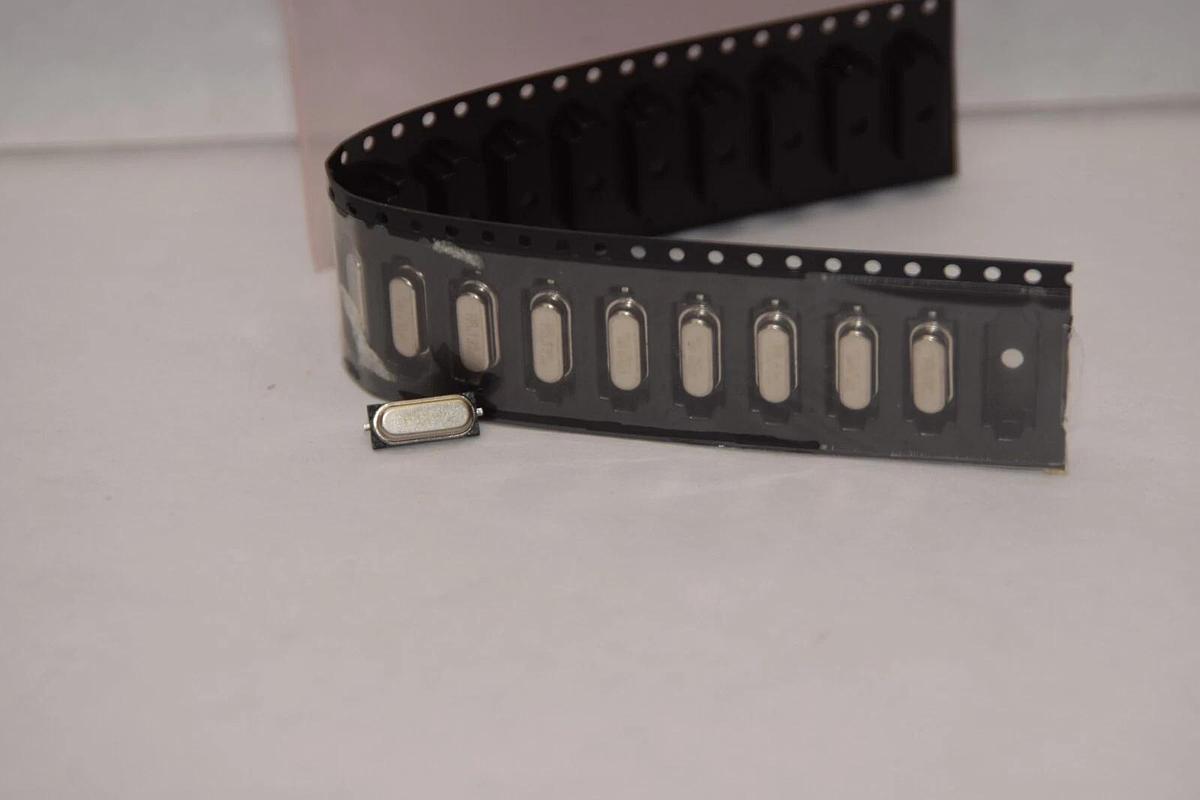 (NEW - Lot of 20) HHS-8192-CL(16PF)-SM Crystal 8.19MHZ 16PF HC49 SMT Oscillator