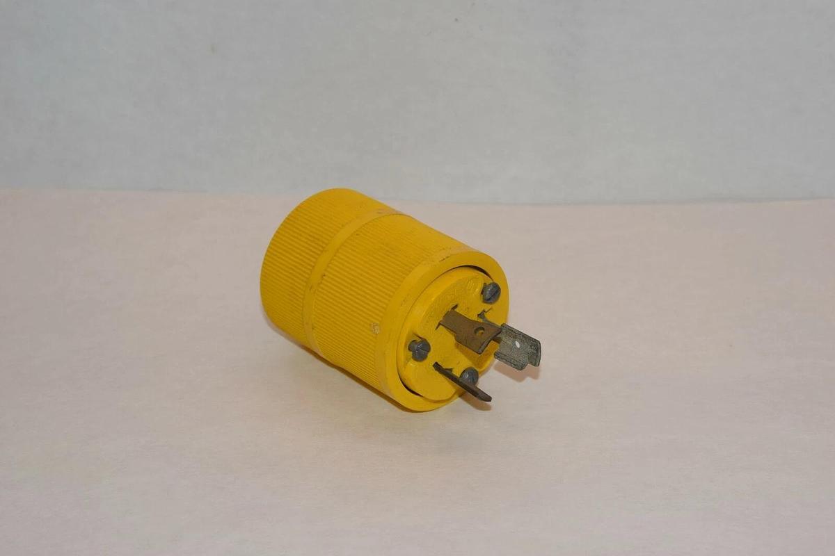 NEW (LOT OF 5) GENERAL ELECTRIC L10 20A 125/250V LOCKING PLUG