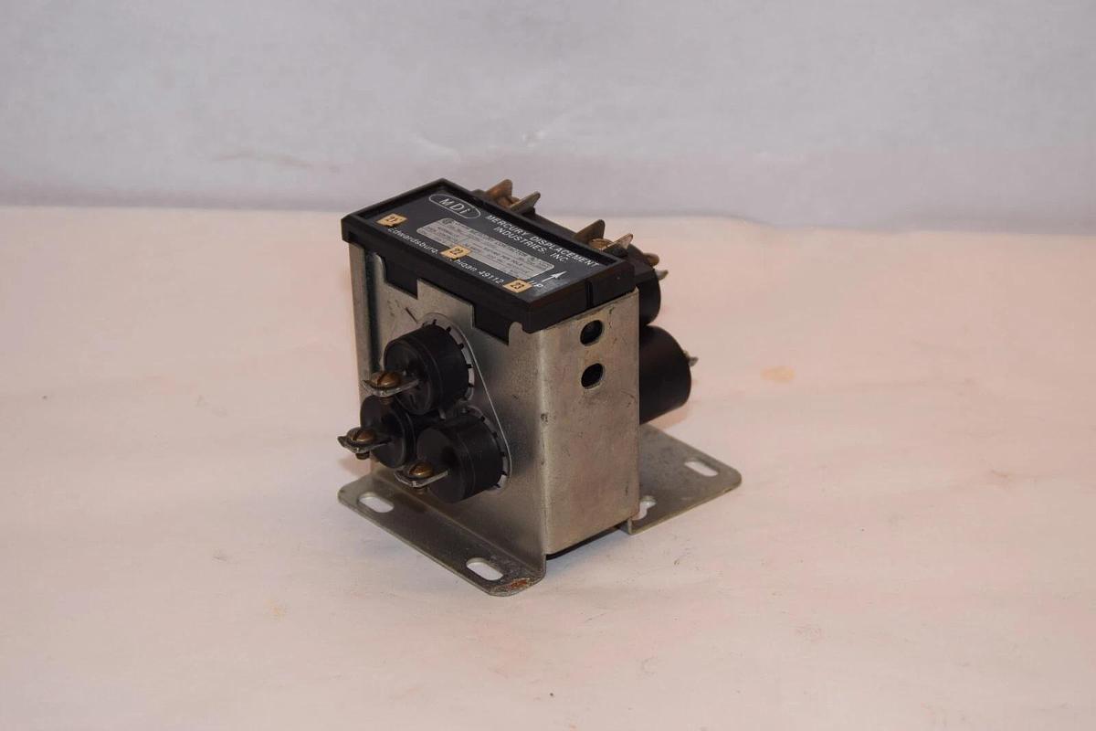 Used MERCURY DISPLACEMENT INDUSTRIES INC 330N0-120AU 30Amp 600Vac Contactor 120V Coil