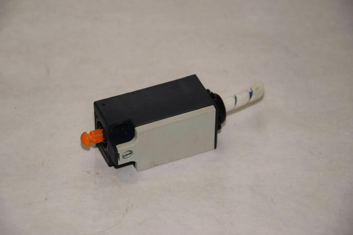Used RITTAL SZ 2586 SZ2586 500V 230V, 6A 24V, 10A LIMIT SWITCH