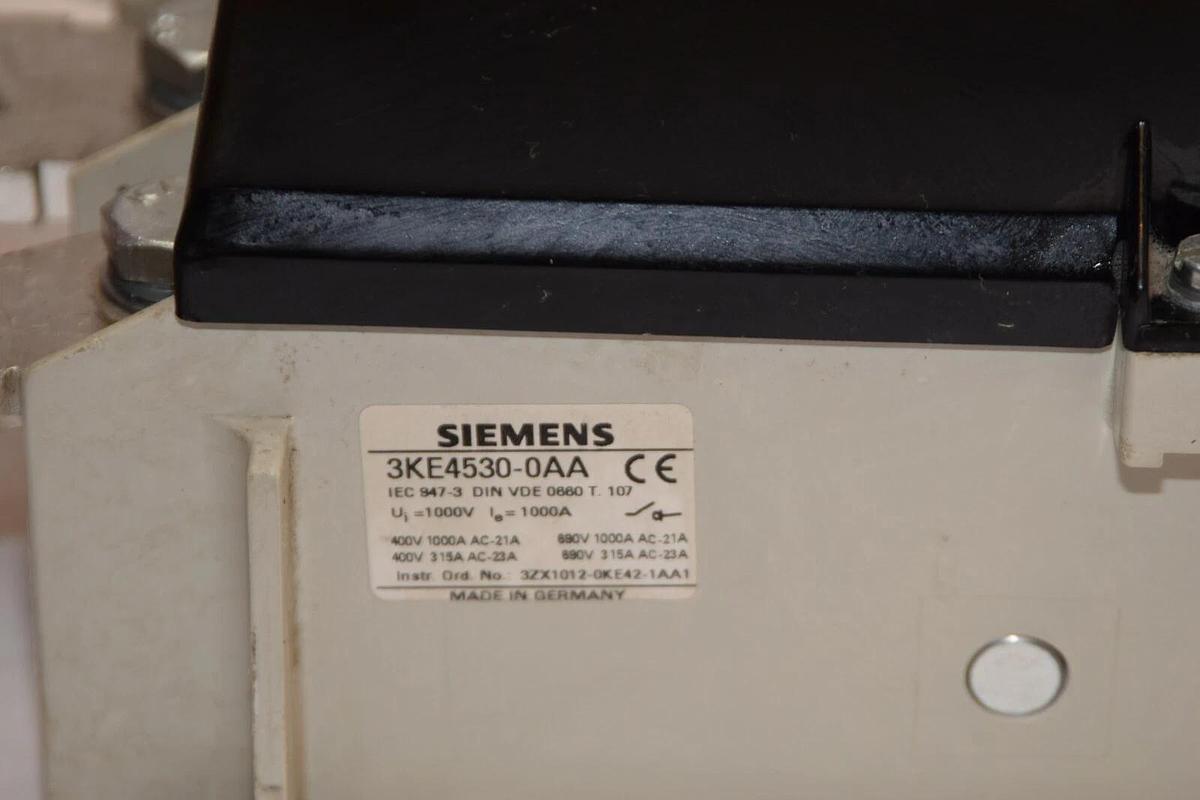Used SIEMENS 3KE4530-0AA Front Operator Load Disconnect Switch 3 pole 1000 AMP  1000A