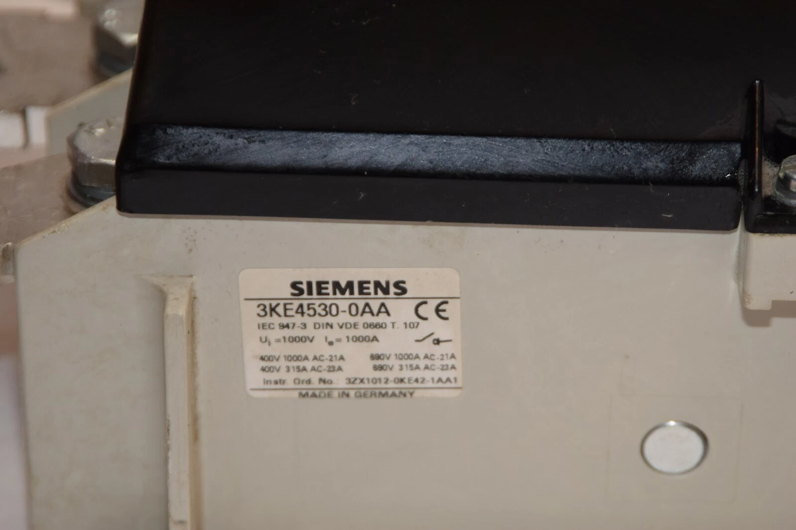 Used SIEMENS 3KE4530-0AA Front Operator Load Disconnect Switch 3 pole 1000 AMP 1000A