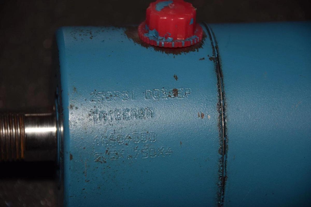 VICKERS Cylinder  TA10EABA, TA10EA5A,  2.5 X 750X4, 2.5X.750X4  NOS