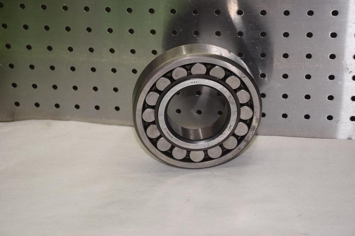 SNR 21313 K F32 SPHERICAL ROLLER BEARING NEW