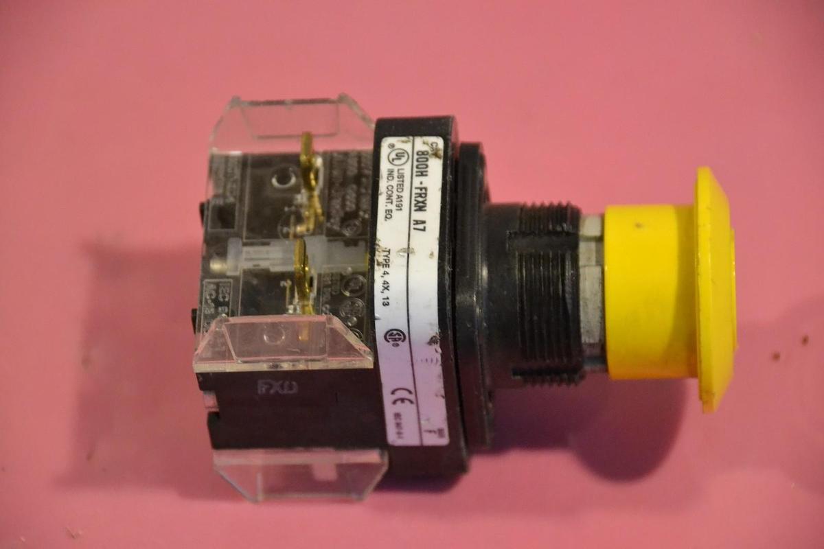 Used ALLEN BRADLEY PUSHBUTTON 800H-FRXN A7 800H FRXN 800HFRXNA7 SER F