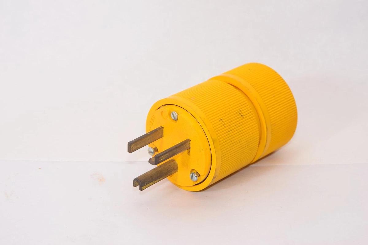 (NEW) GE GENERAL ELECTRIC 30A 125V Large Pull Disconnect Plug