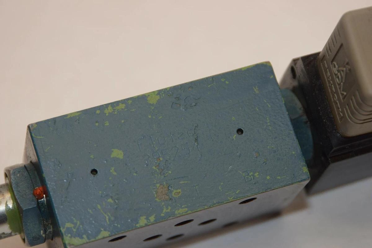 Used FLUTEC 395254 Valve With Coil EZ-203 24V Dc *Missing 1 Coil*