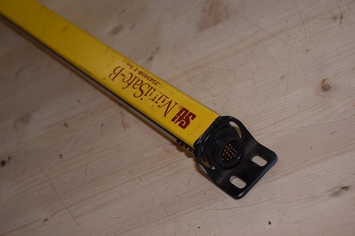 Used STI MS4320B-2 Safety Light Curtain Transmitter  30' Range beam Spc, 5"