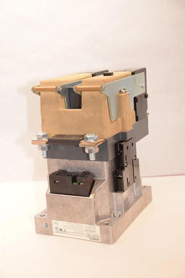 Used SIEMENS 3TC5217-0A , 3TC52170A 2P Contactor With 24V Coil