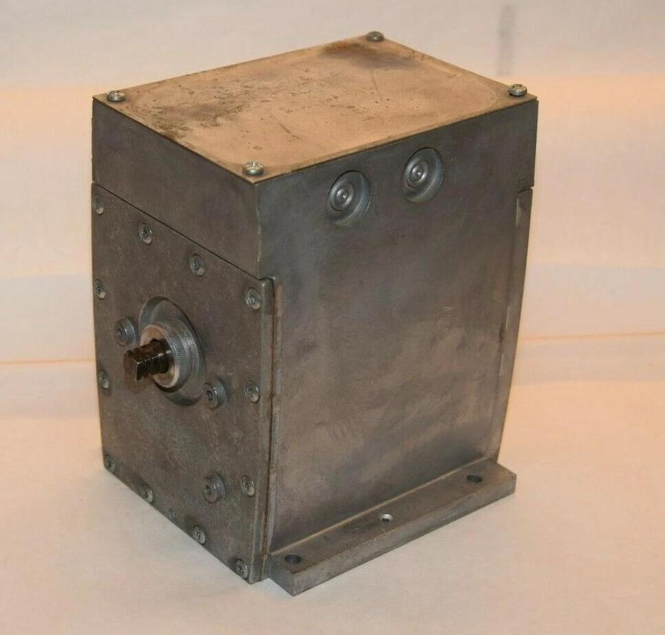 HONEYWELL Modutrol Motor M941B-1007 24V 50/60Hz .69A 15W  (NEW)