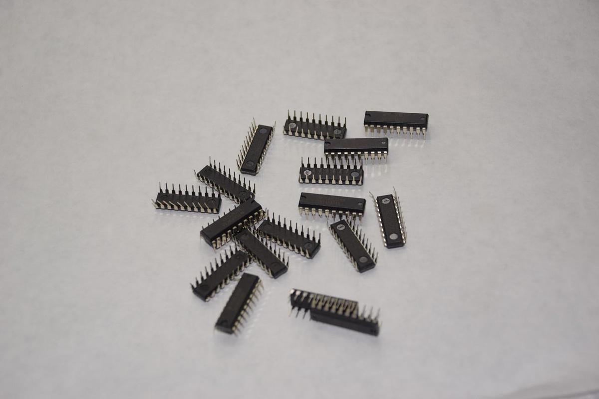 (LOT OF 18) TI SN74F374N 7CAHLXK INTEGRATED CIRCUIT NEW