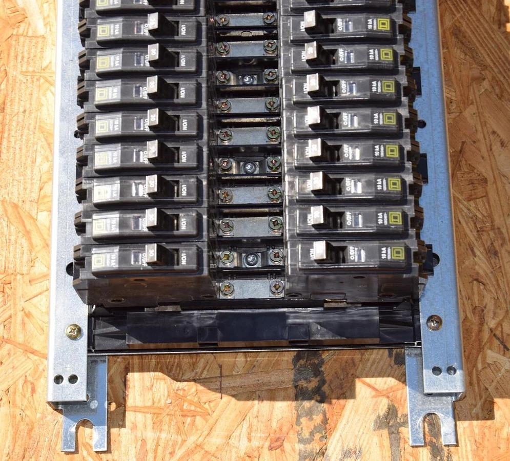 Used Square D 42 Circ 225A Main Lug Panelboard Interior NQOM442L225GSA 3ph LOADED 30a
